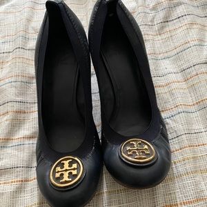 Tory Burch navy blue wedges